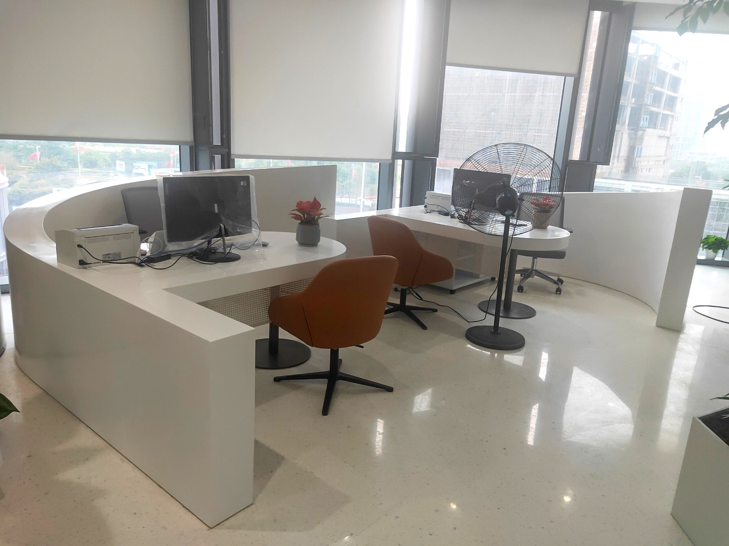 企业工程定制人造石弧形办公桌