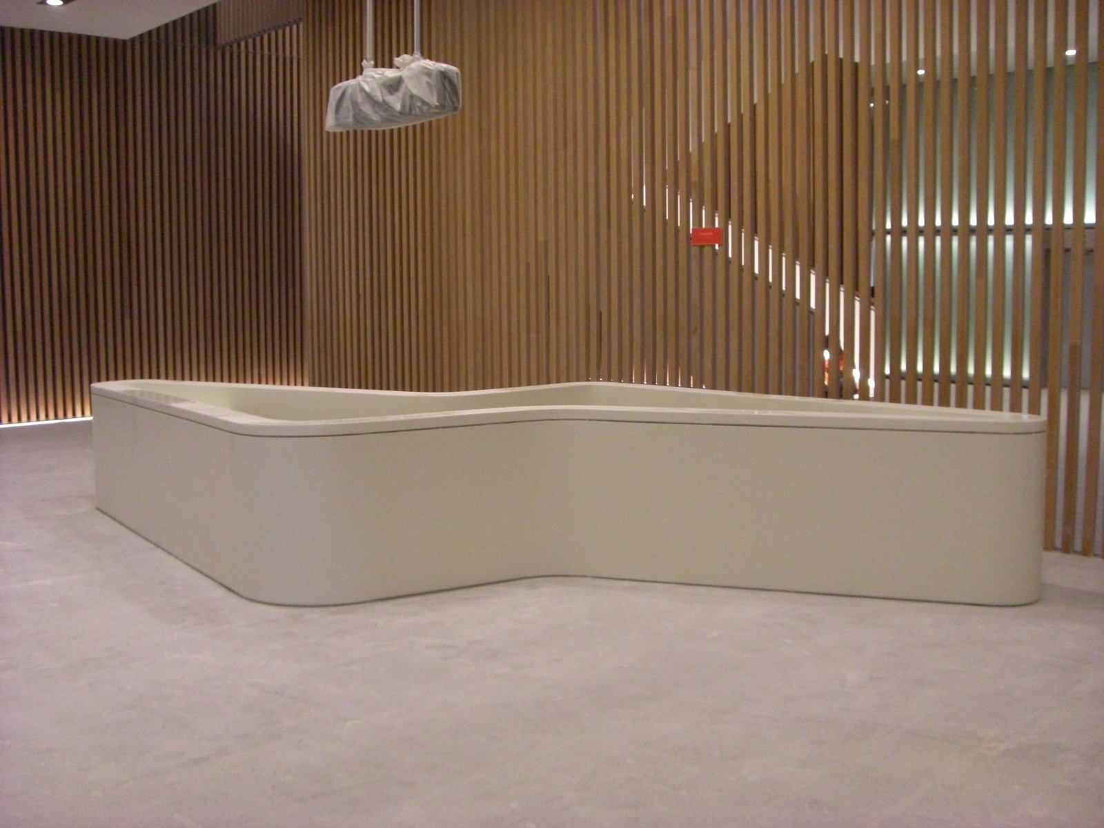 商业场所人造石异形公共坐凳